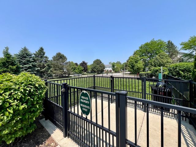 1464 Lakeridge Court 1464, Mundelein, IL 60060