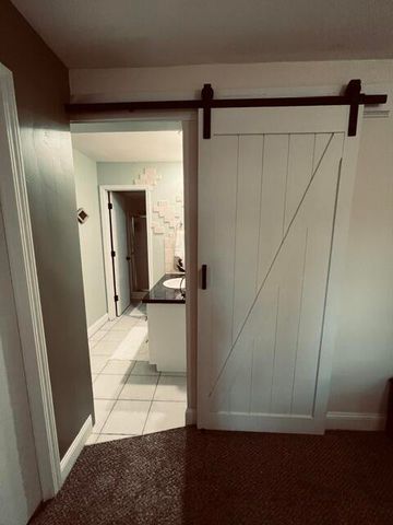 911 E Powell Street, Springfield, MO 65807