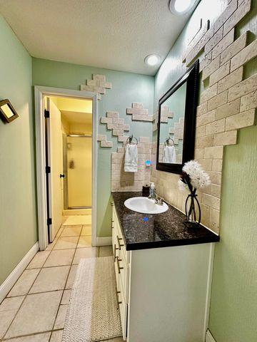 911 E Powell Street, Springfield, MO 65807