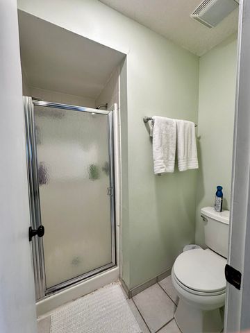 911 E Powell Street, Springfield, MO 65807