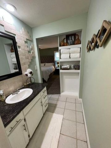 911 E Powell Street, Springfield, MO 65807