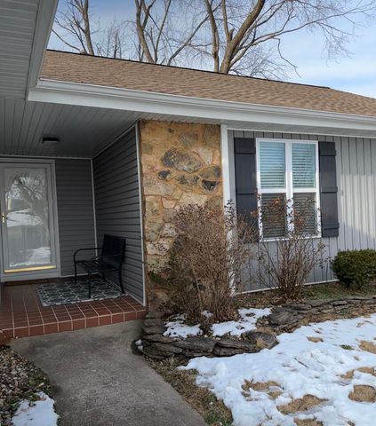 911 E Powell Street, Springfield, MO 65807