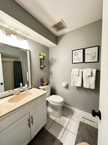 911 E Powell Street, Springfield, MO 65807