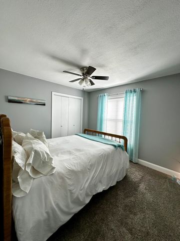 911 E Powell Street, Springfield, MO 65807