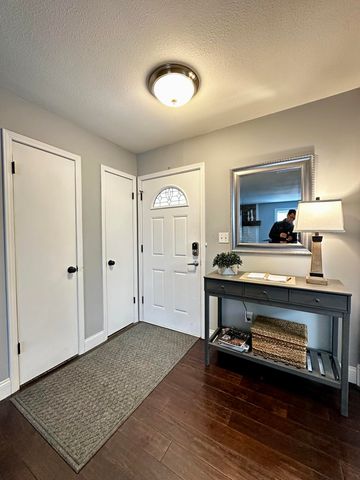 911 E Powell Street, Springfield, MO 65807