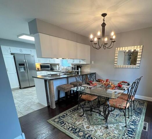 911 E Powell Street, Springfield, MO 65807