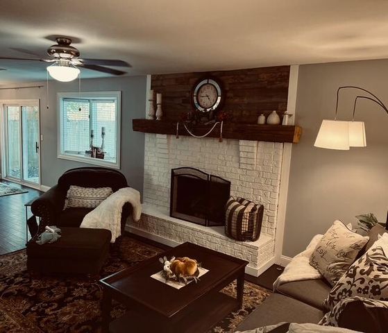 911 E Powell Street, Springfield, MO 65807