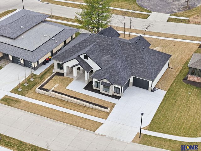 6326 Carveth Court, Lincoln, NE 68516