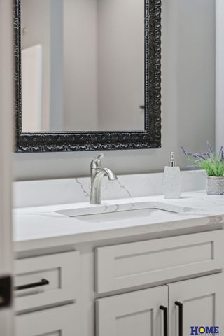 6326 Carveth Court, Lincoln, NE 68516