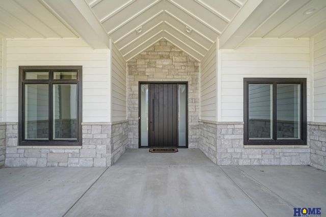 6326 Carveth Court, Lincoln, NE 68516