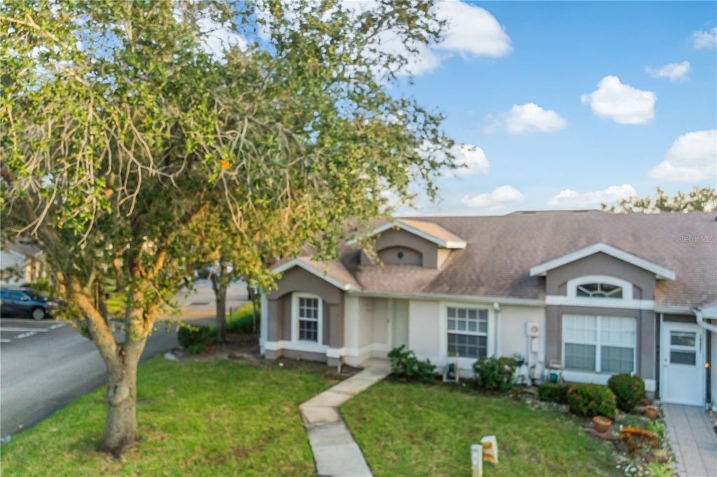 Image 2 of property listing at 14557 LAGUNA BEACH CIRCLE, Orlando, FL 32824