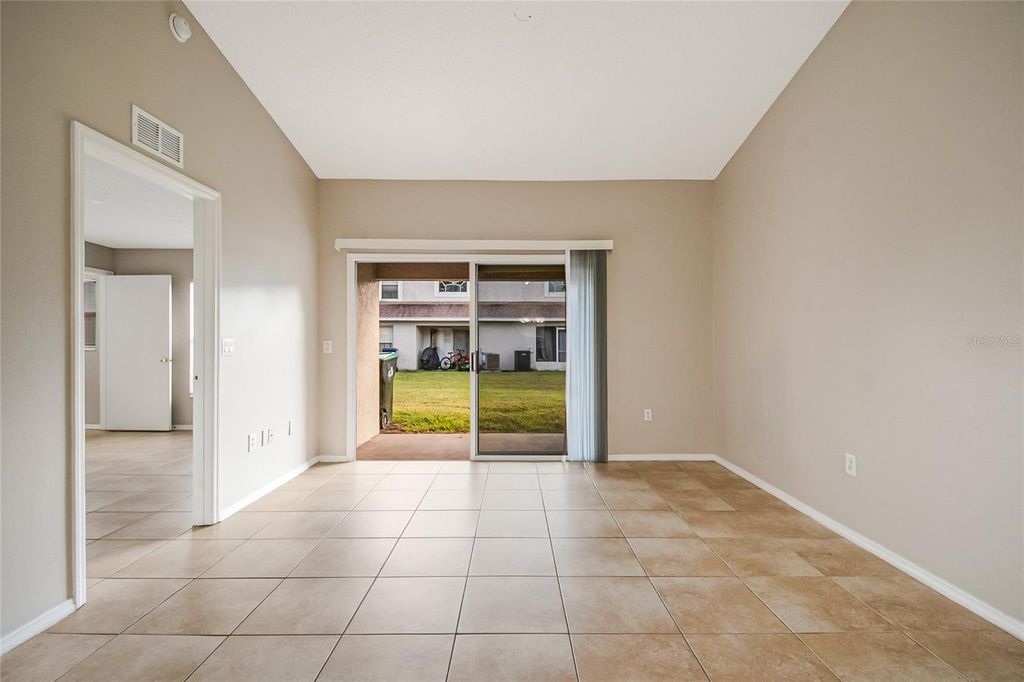 Image 11 of property listing at 14557 LAGUNA BEACH CIRCLE, Orlando, FL 32824