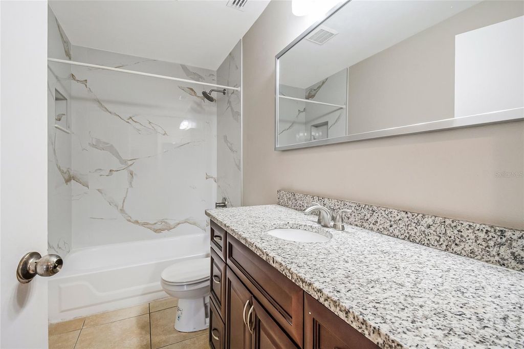 Image 16 of property listing at 14557 LAGUNA BEACH CIRCLE, Orlando, FL 32824