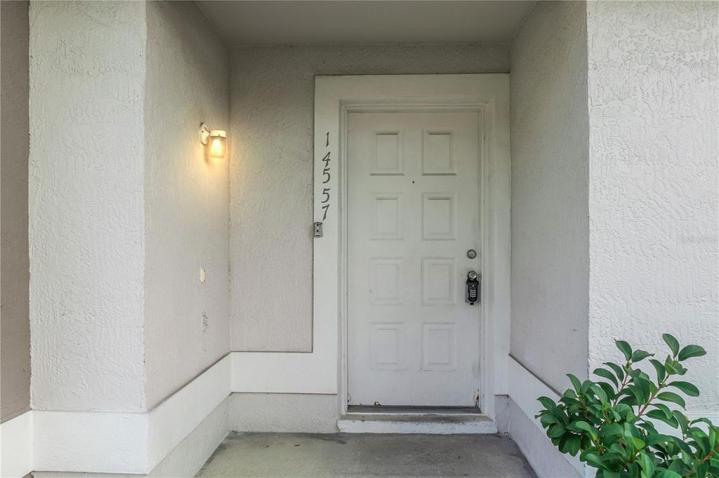 Image 4 of property listing at 14557 LAGUNA BEACH CIRCLE, Orlando, FL 32824