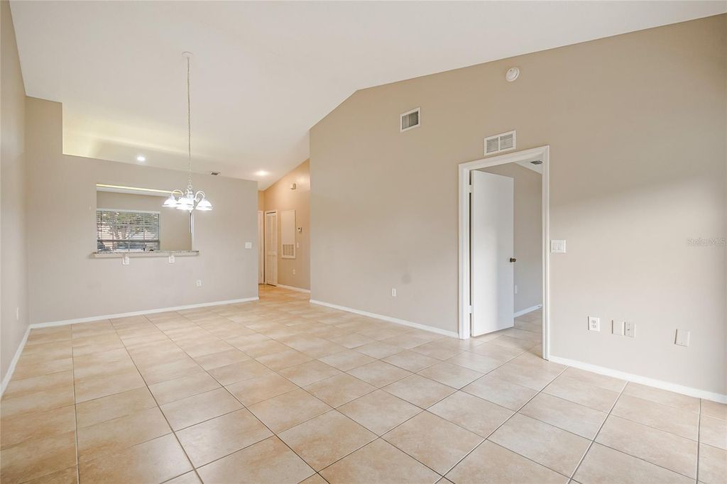 Image 7 of property listing at 14557 LAGUNA BEACH CIRCLE, Orlando, FL 32824