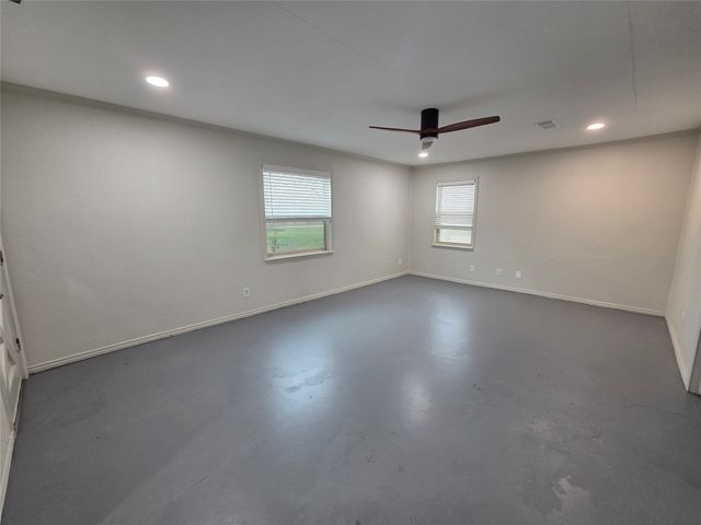 484 County Road 1206, Savoy, TX 75479