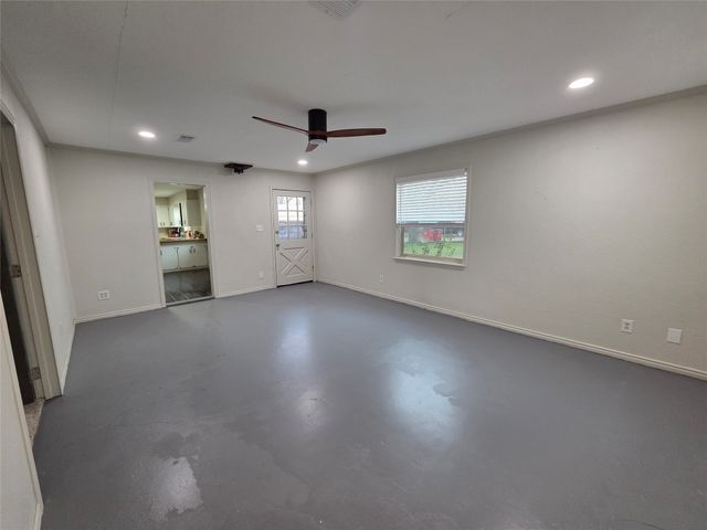 484 County Road 1206, Savoy, TX 75479