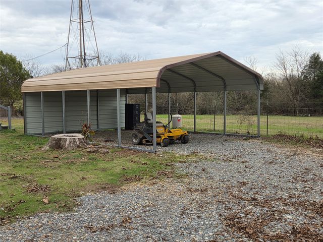 484 County Road 1206, Savoy, TX 75479