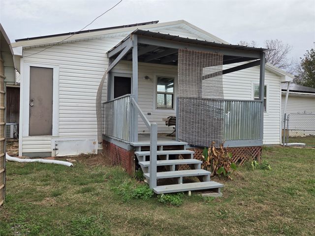 484 County Road 1206, Savoy, TX 75479