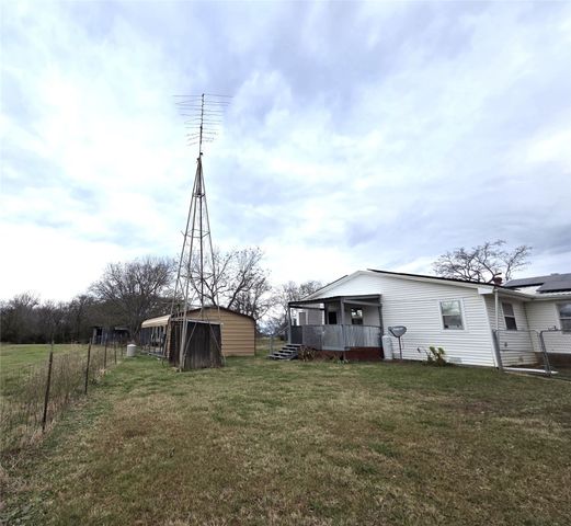 484 County Road 1206, Savoy, TX 75479