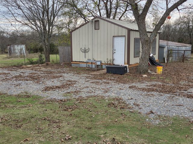 484 County Road 1206, Savoy, TX 75479