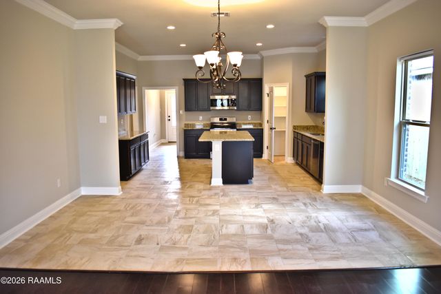 421 Berg Court, Youngsville, LA 70592