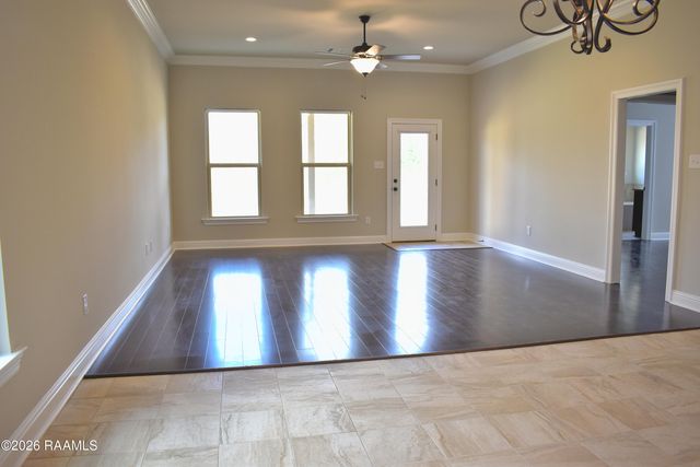 421 Berg Court, Youngsville, LA 70592