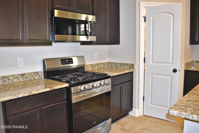 421 Berg Court, Youngsville, LA 70592