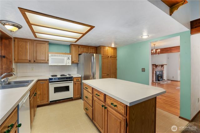 141 E Deer Creek Road, Shelton, WA 98584
