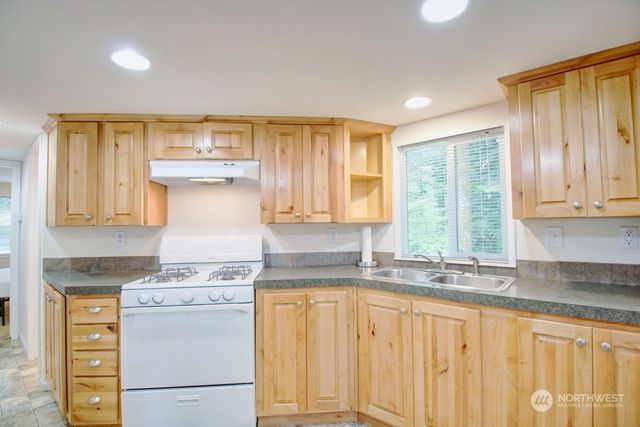 20 1 Goldrush Road, Deming, WA 98244