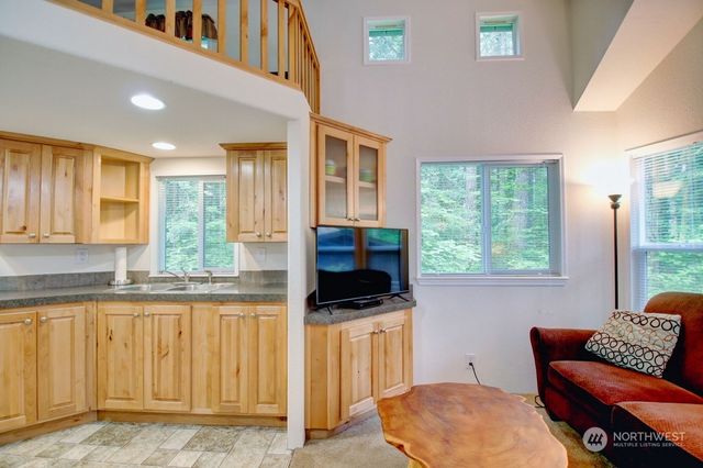 20 1 Goldrush Road, Deming, WA 98244