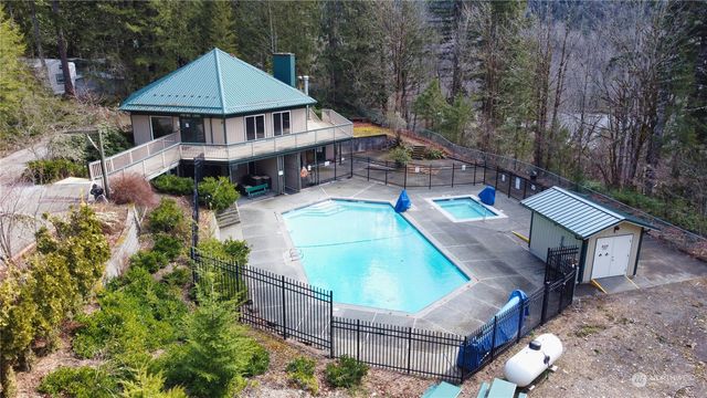 20 1 Goldrush Road, Deming, WA 98244