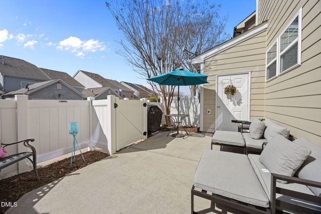 964 Ambergate Station, Apex, NC 27502