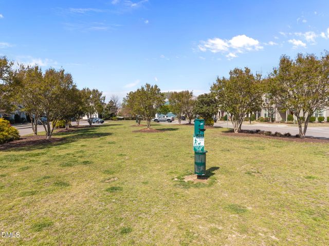 964 Ambergate Station, Apex, NC 27502