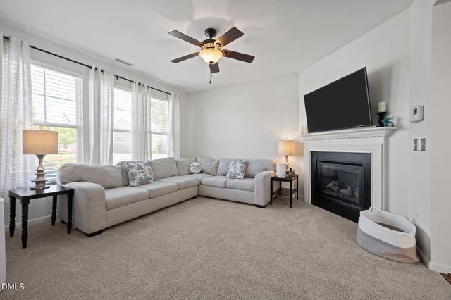 964 Ambergate Station, Apex, NC 27502