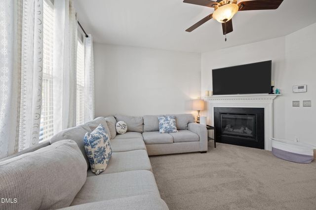 964 Ambergate Station, Apex, NC 27502