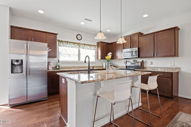 964 Ambergate Station, Apex, NC 27502