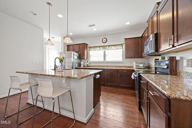 964 Ambergate Station, Apex, NC 27502