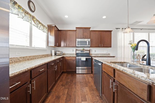 964 Ambergate Station, Apex, NC 27502