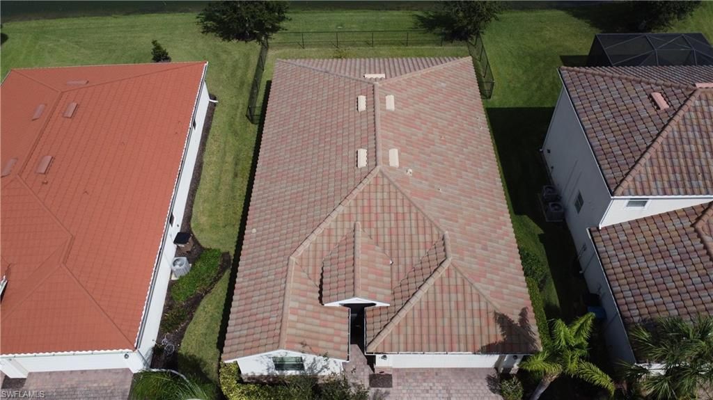 Image 14 of property listing at 2571 Laurentina LN, Cape Coral, FL 33909