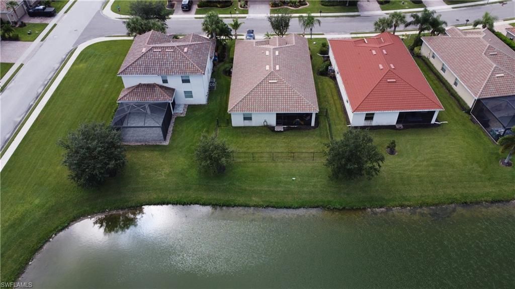 Image 16 of property listing at 2571 Laurentina LN, Cape Coral, FL 33909