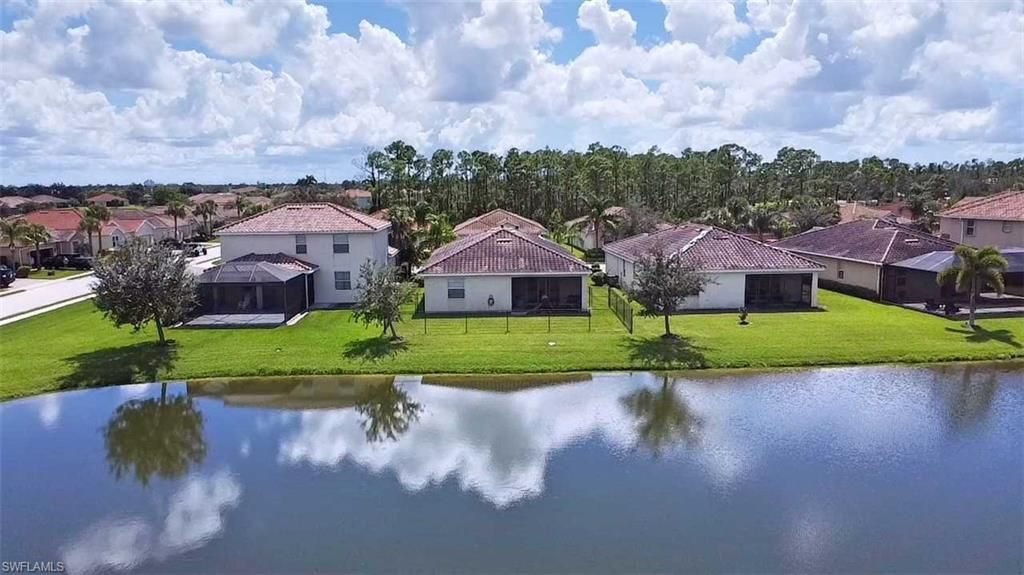 Image 17 of property listing at 2571 Laurentina LN, Cape Coral, FL 33909