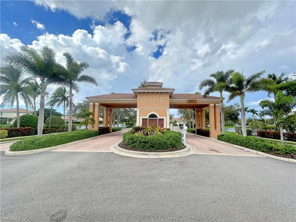 Image 19 of property listing at 2571 Laurentina LN, Cape Coral, FL 33909
