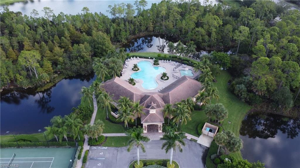 Image 22 of property listing at 2571 Laurentina LN, Cape Coral, FL 33909