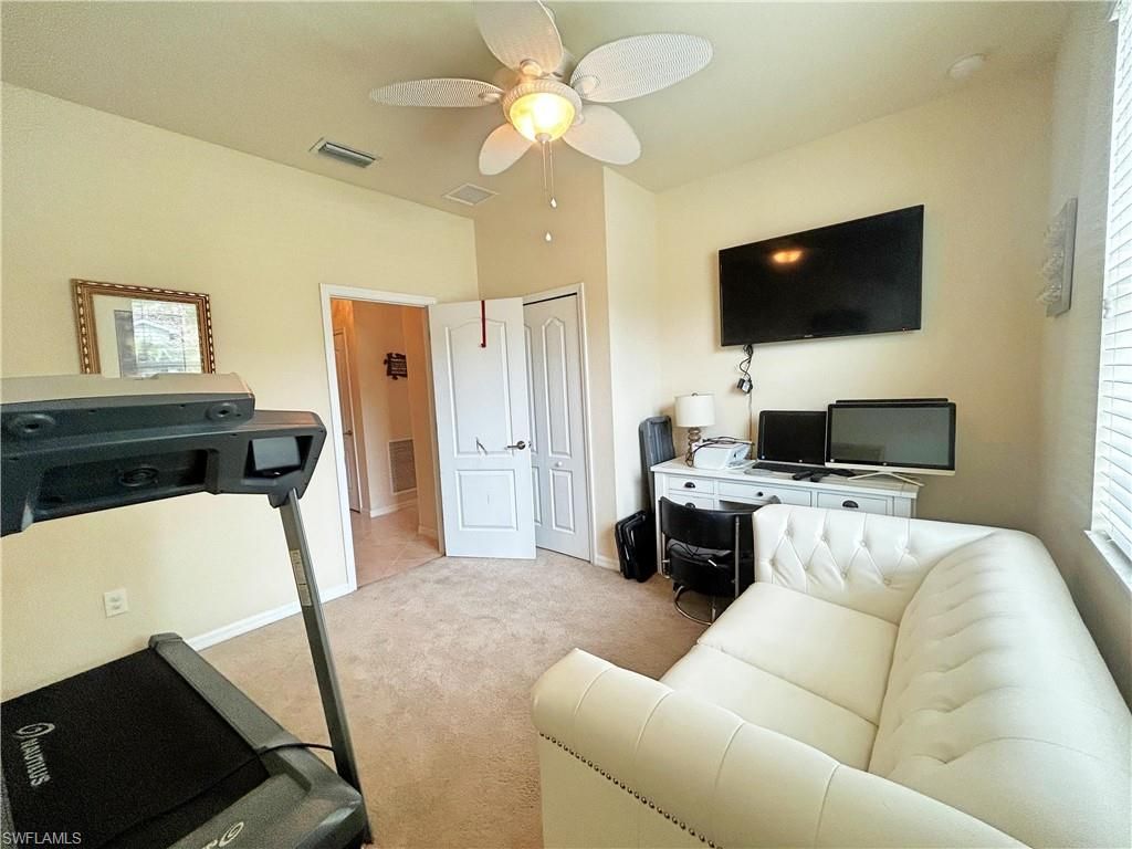 Image 3 of property listing at 2571 Laurentina LN, Cape Coral, FL 33909