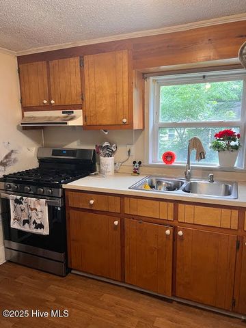 302 W James Street, La Grange, NC 28551