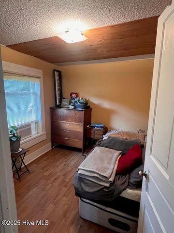 302 W James Street, La Grange, NC 28551