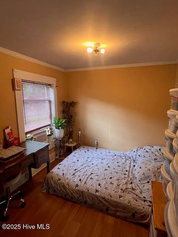 302 W James Street, La Grange, NC 28551