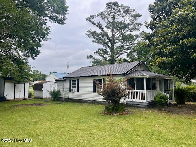 302 W James Street, La Grange, NC 28551