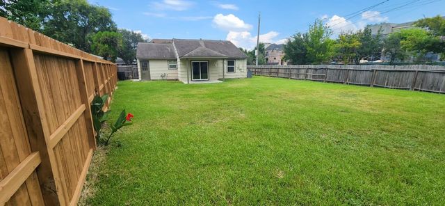 5501 Huisache Street, Houston, TX 77081